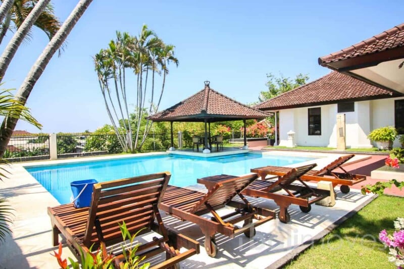 spacious eight bedroom villa rent padanggalak 24