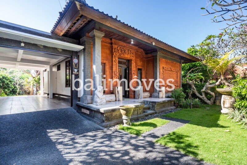 Four Bedroom Villa Rent Beachside B2506