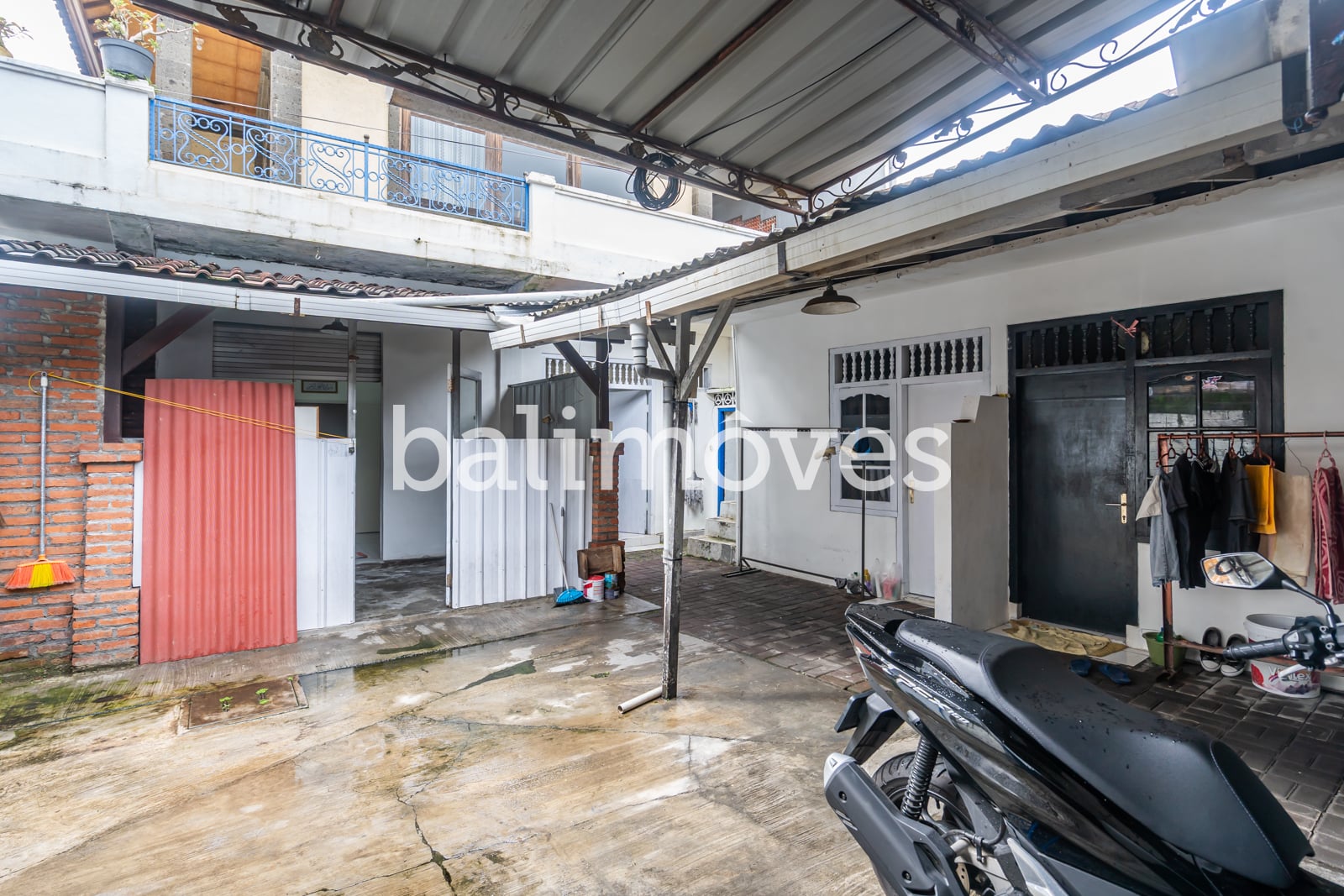 Eight Bedroom House Lease Sanur B3070